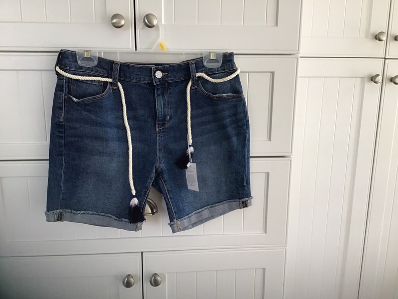 Old Navy Girl’s Blue Denim Shorts w/ Adjustable Waist and Rope Belt Size 16 NWT