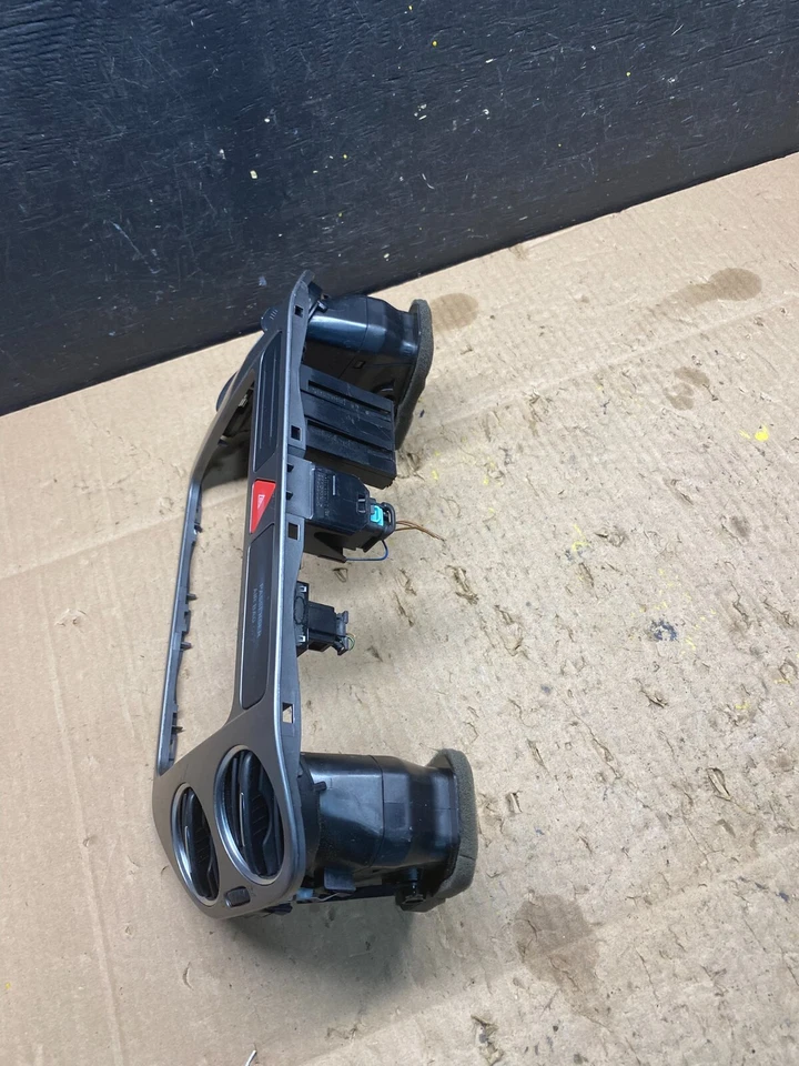 Volkswagen Tiguan 2009 2010 2011 tablero central radio bisel moldura M8448 DG Foto 4 de 4