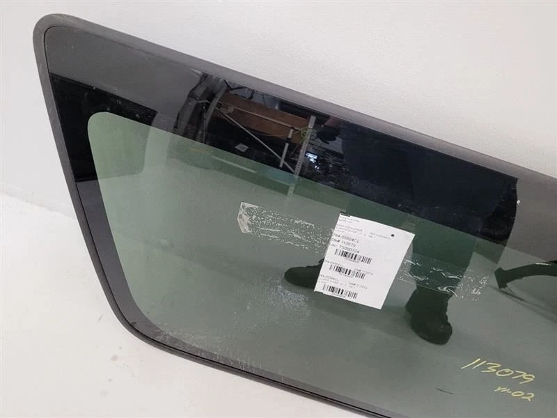 00-02 CHEVROLET SUBURBAN 1500 LH Driver Quarter Glass W Privacy Tint Onstar Foto 3 de 4