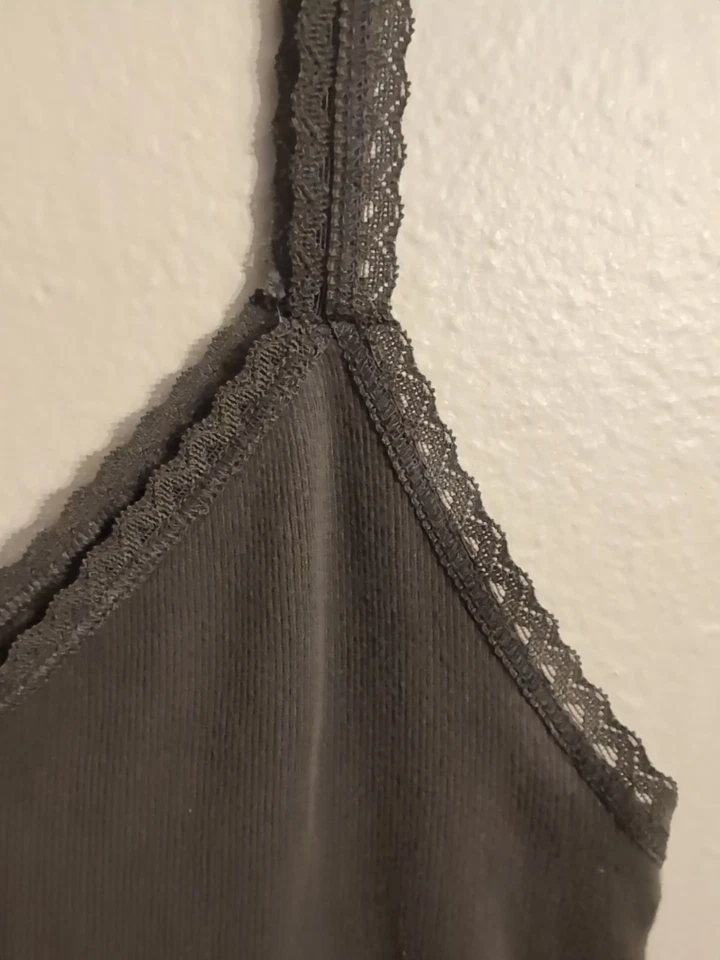 Camiseta sin mangas Gap para mujer con ribete de encaje de algodón verde oliva Y2K talla M Foto 2 de 4