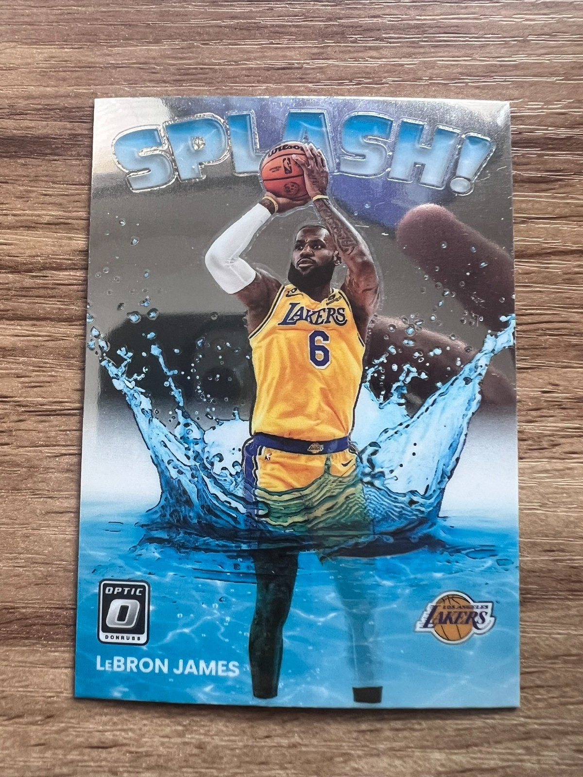2022-23  Lebron James- Panini Donruss Optic Splash #15- LA Lakers