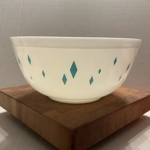 Vintage Pyrex Dainty Merry Maid Diamonds Promotional Bowl RARE HTF TURQUOISE EUC