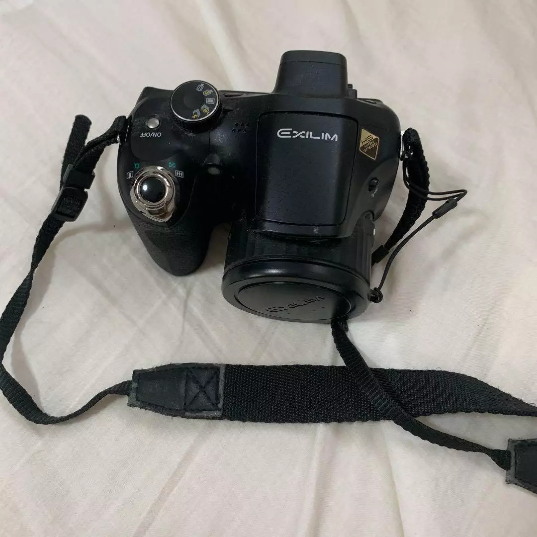 デジタルカメラ CASIO EX-FH20