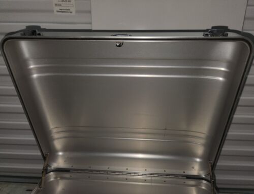 Halliburton Zero Alluminio Attachè Bagaglio Alto-17" Largo-6" Lunghezza-19,5" - Foto 11 di 13