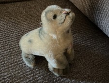 VTG Steiff Robby Seal 6 in high,11 in long; button, flag:1175/14