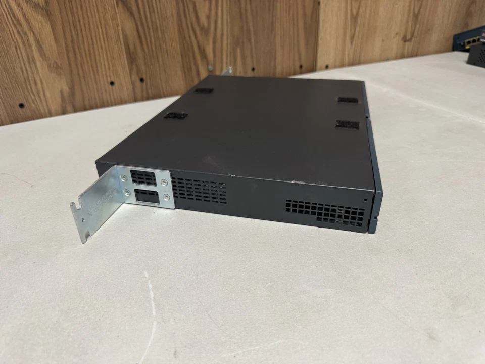 Router de servicios integrados Cisco serie 1800 modelo 1841 sin probar Foto 2 de 4