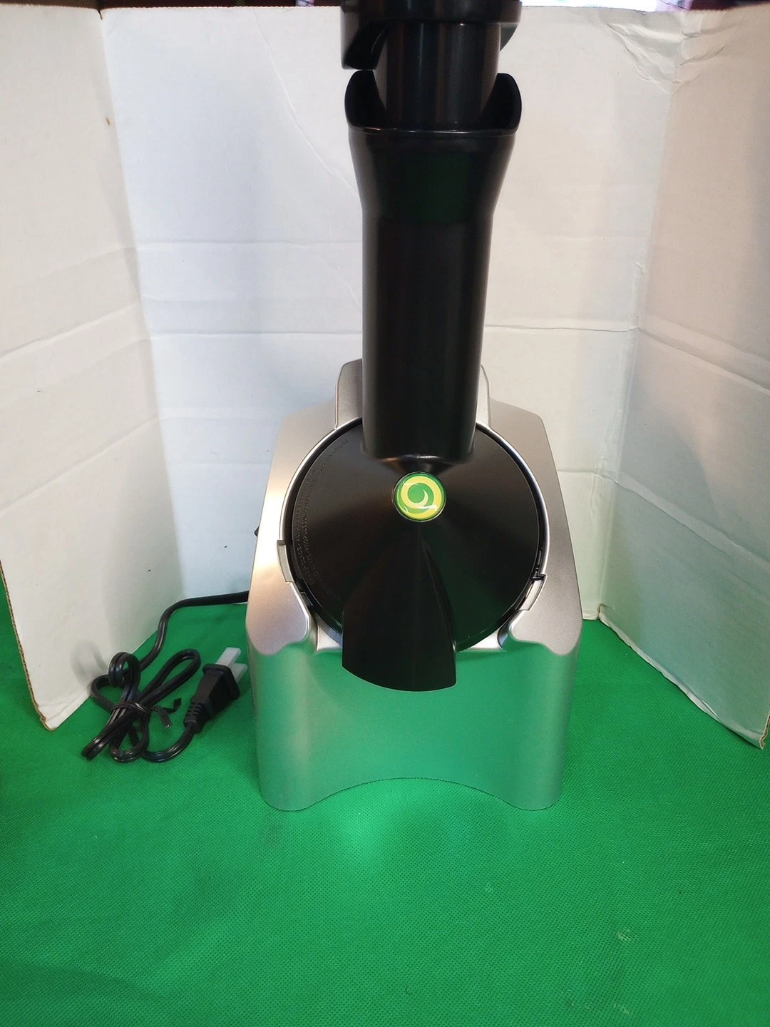 Yonanas Model IC902ESV23 Frozen Treat New in Open Box Un-Used #902
