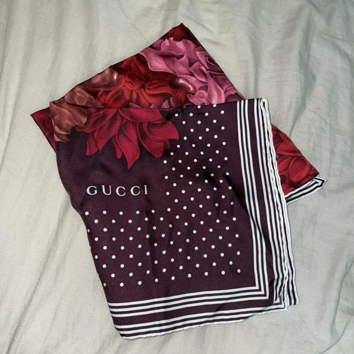 Gucci écharpe vin rouge rose soie à pois floraux femme Italie 116892