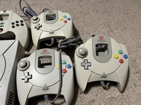 SEGA Dreamcast HKT-3020 Console Lot, 5 Controllers, 3 VMU, 2 Games! Works Great!