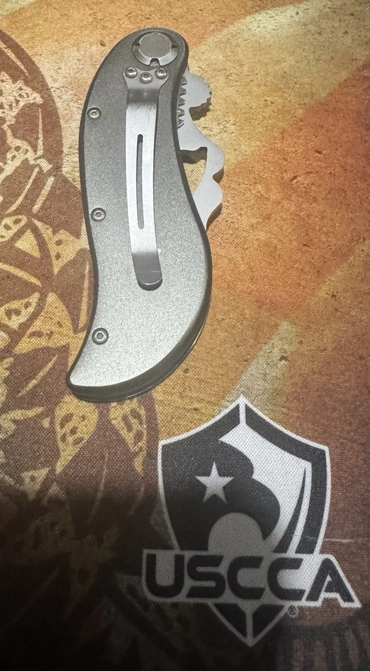 Navaja de bolsillo - Diseño Russ Farrell Foto 3 de 4