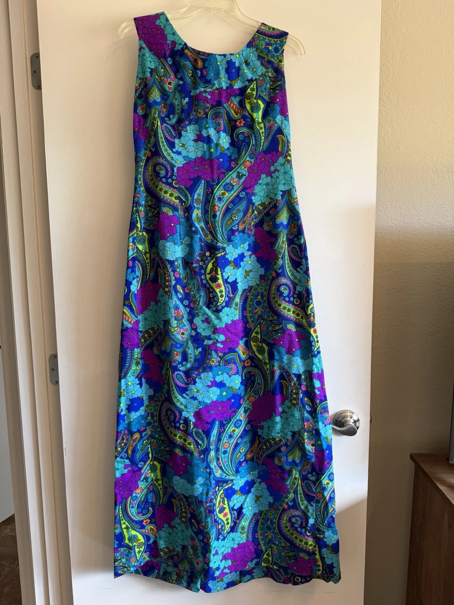 loose dress of hawaiian origin with bright colors Bright Hawaiian Dresses