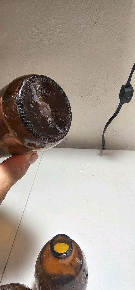 Botella de vidrio marrón con logotipo de tallos de trigo lote de 3 Foto 2 de 4