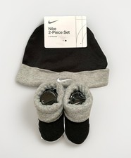 NEW Nike 2pc Baby Boys' Black  Gray Booties  Beanie Hat Set Size 0-6 Months