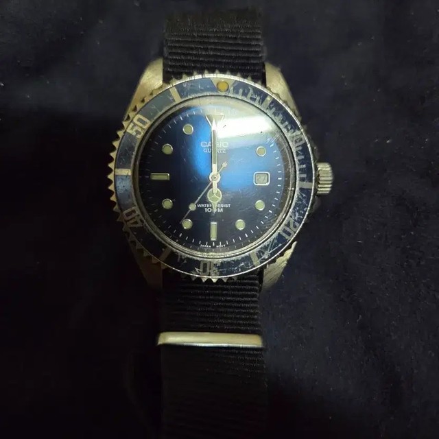 Casio Quartz Dive Watch with Blue Dial - Vintage Style