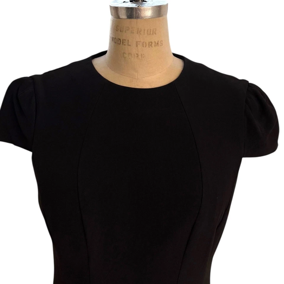 Vestido Alexander McQueen Pequeño Negro Hecho en Italia 44 Manga Gorra Volantes Parte Inferior Foto 2 de 4