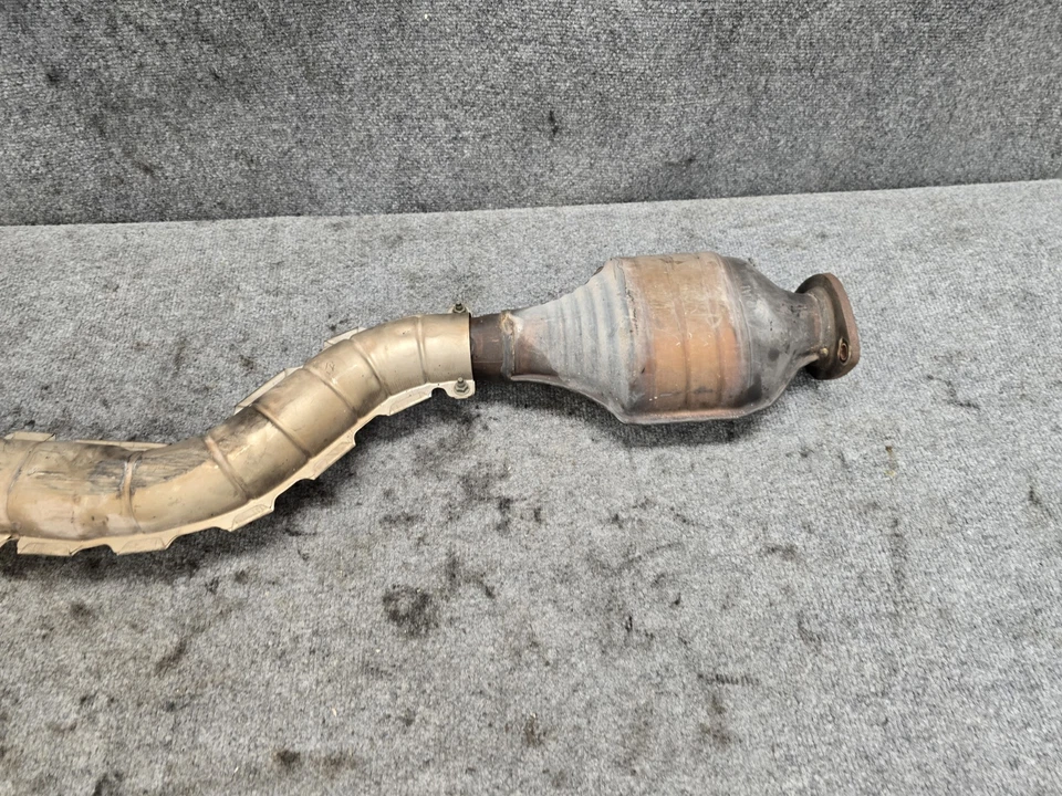 2001-2005 LEXUS IS300 OEM MID PIPE MANIFOLD EXHAUST MUFFLER DOWNPIPE ASSEMBLY - Image 2 of 4