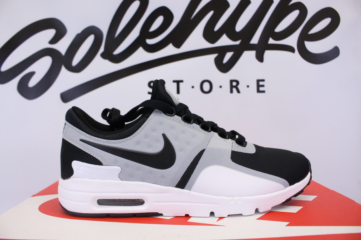 Nike air max zero bianco nero delle donne 857661 102 sz 6 Nike air max zero bianco nero delle donne 857661 102 sz 6