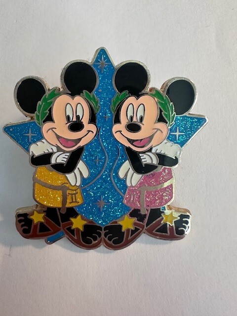 Disney Pin Mickey Hong Kong Disneyland HKDL Star 2010 (D2)