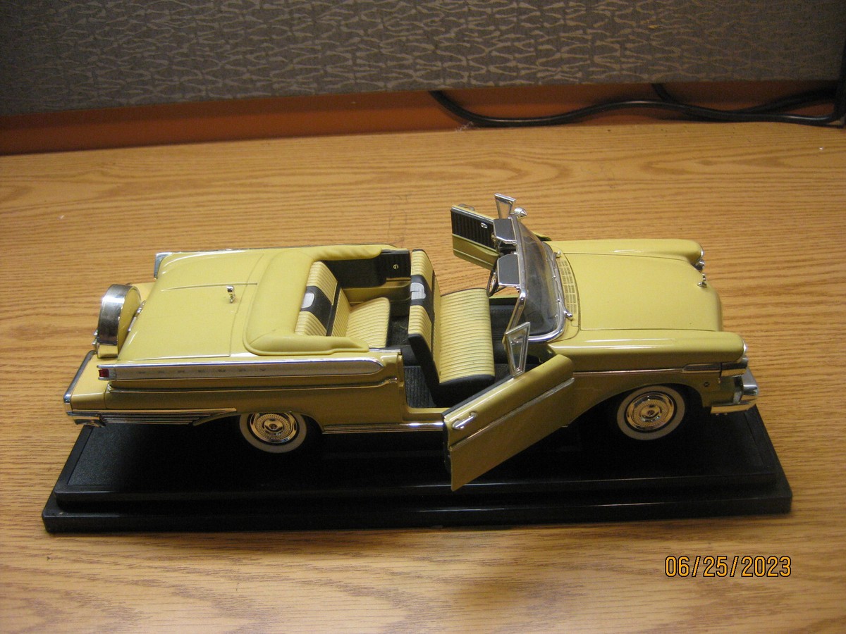 ダイキャストカー1/18 MERCRY TURNPIKE CRUISER 1/18 1957 MERCURY TURNPIKE CRUISER CONV.IN YELLOW BY ROAD