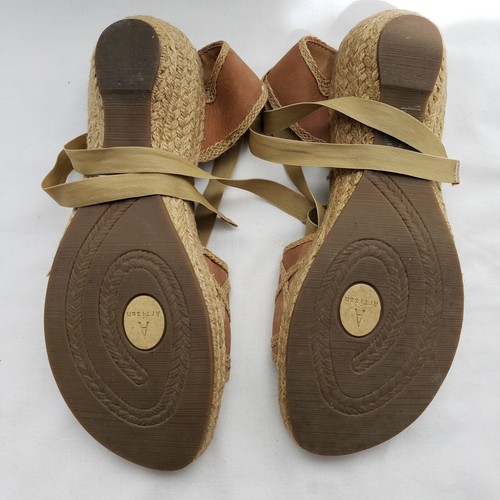 Clarks Artisan Collection braune hellbraune Damen-Sandalen 8,5 Schnürsenkel Kätzchen Keilabsatz Seil - Bild 6 von 6