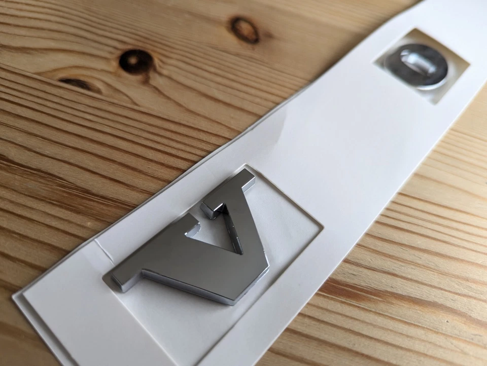 Chrome Silver Rear Tailgate Badge for VOLVO Letters S90 S40 S60 V60 V90 Car - Imagem 2 de 3