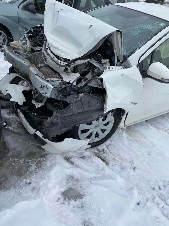 Bomba de dirección asistida usada se adapta a: Toyota Prius Prius C 2013 VIN B3 7º y 8º digi Foto 2 de 4