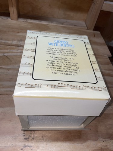 Vintage 1983 Enesco Mechanical Music Box Gazebo - Plays "The Skater’s Waltz" - Picture 13 of 14