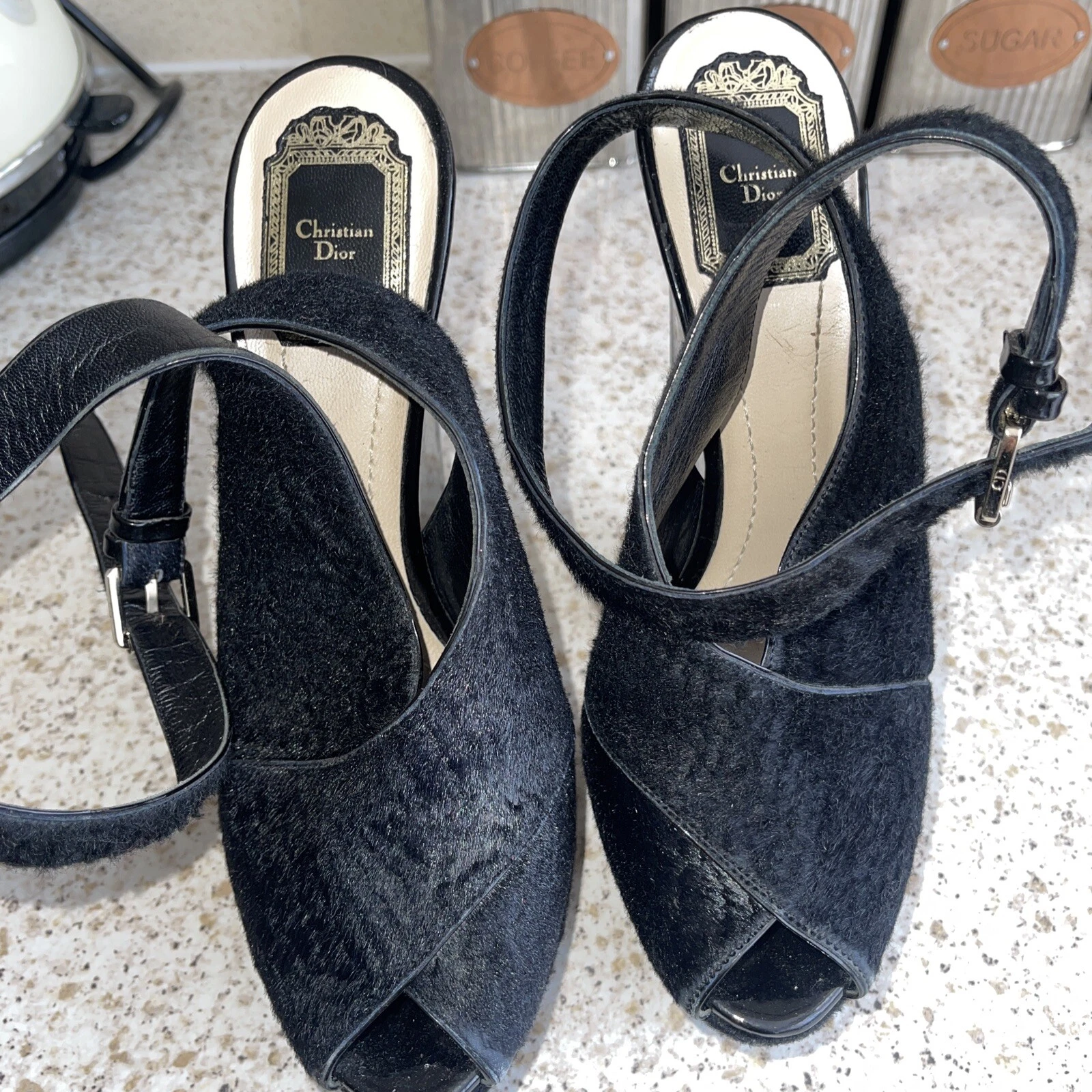 chaussure fourrure bout ouvert christian dior 6