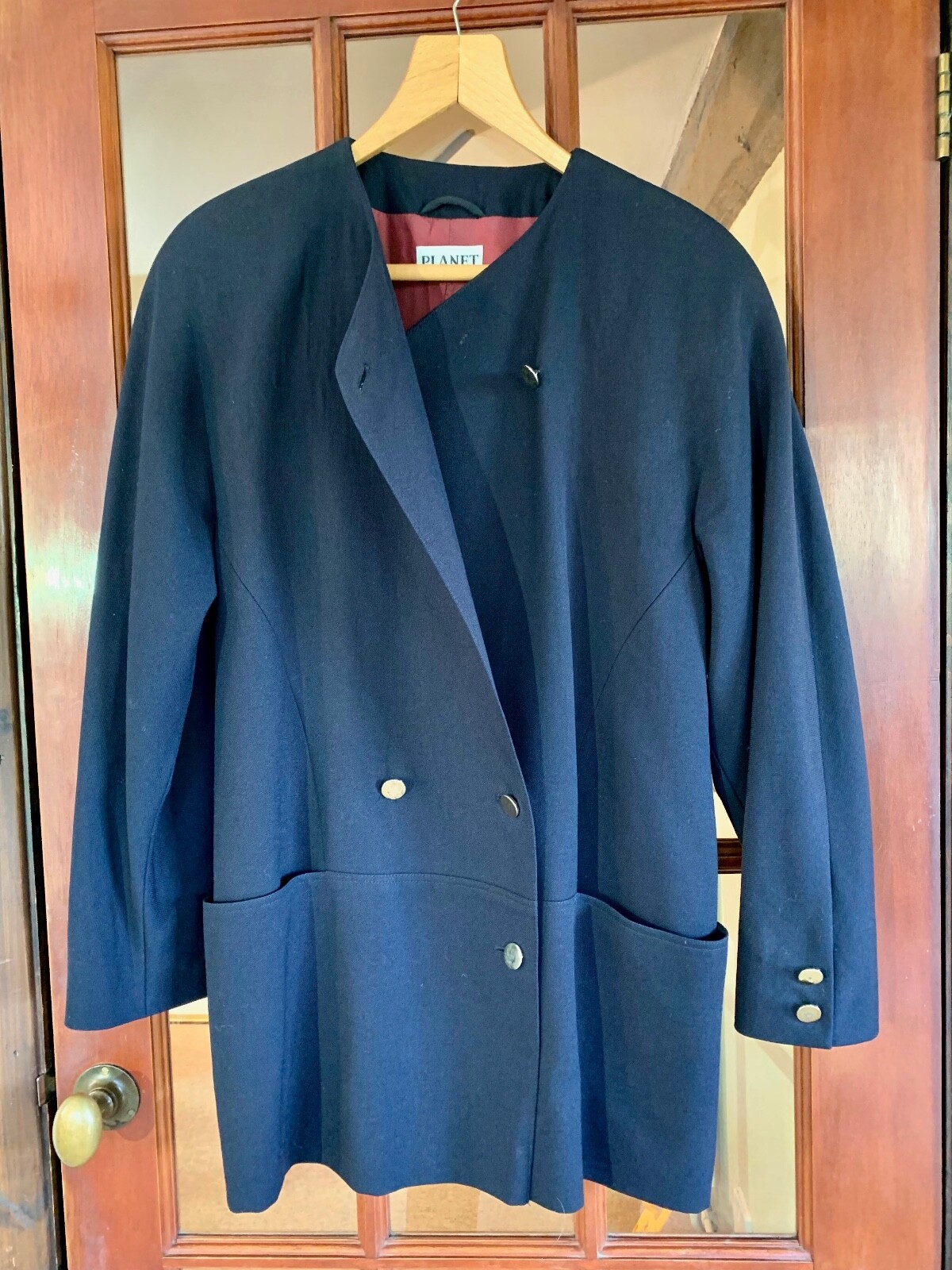 REDUCED! Ladies navy blue wool blazer size 14/16. Brass buttons. 💯 Wool