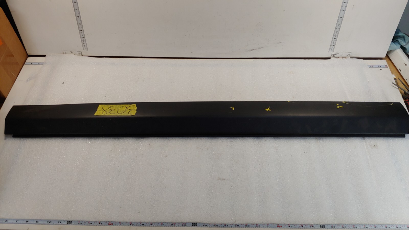 2021 Rolls Royce Cullinan OEM LH-Front Door Trim Bottom Molding 51137448585