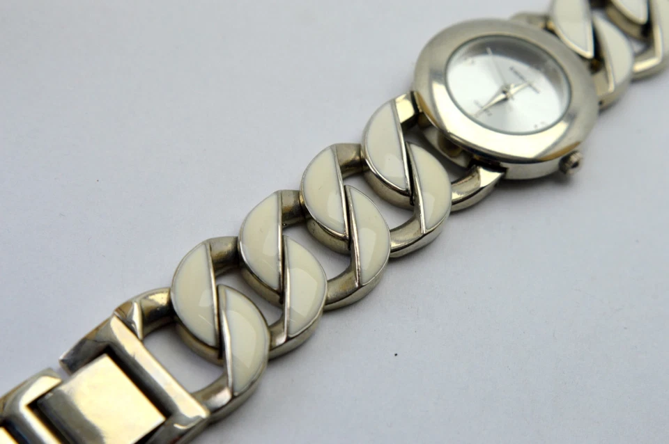 PULSERA RELOJ SEÑORA CUARZO BLANCO ESMALTADO EXCELENTE Foto 3 de 4