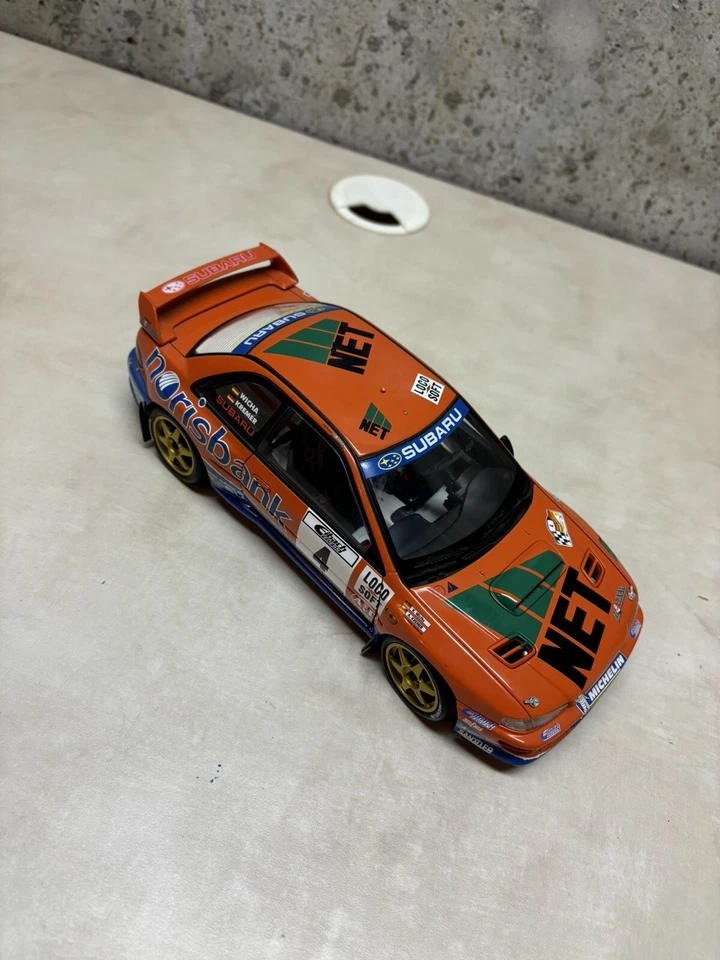 AutoArt escala 1/18 - 2000 Subaru Impreza WRC - #4 equipo de rally de concesionarios Foto 2 de 4