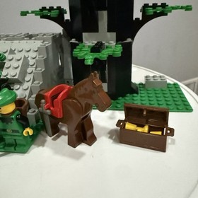 LEGO CASTLE Forestmen 6066 Camouflaged Outpost Ritter Lego Complete Please Read