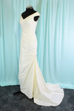 David's Bridal OP1330 Ivory Taffeta Off Shoulder Fit Flare Wedding Dress 4 NWT