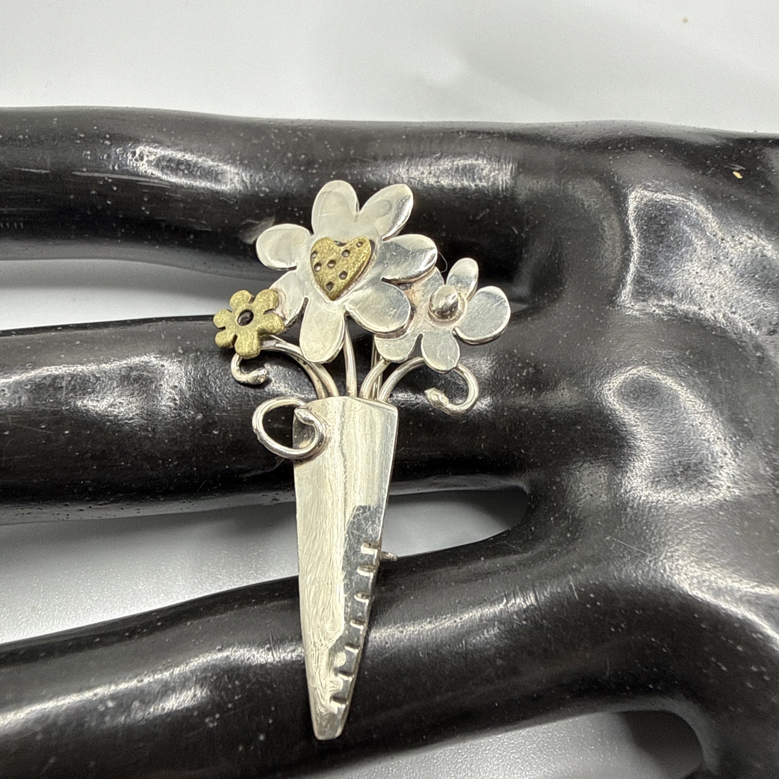 VTG FAR FETCHED Sterling Silver Mix Metal Bouquet Of Flowers Pin. 3.6 Grams.