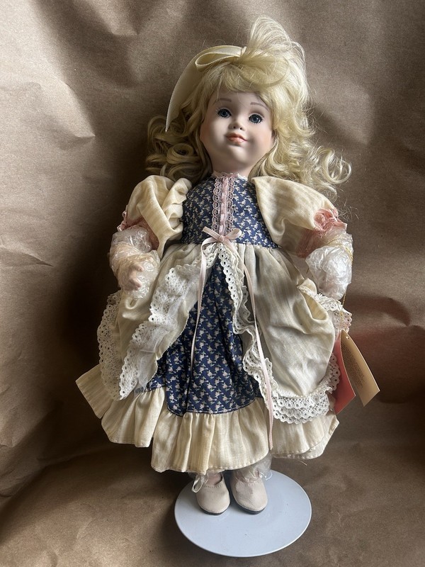 Paradise Galleries Little Bo Peep Vintage Treasury Collection w Stand No Box