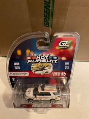 Greenlight Hot Pursuit 1:64 2016  Ford Utility NYPD NEW YORK Police Pride livery