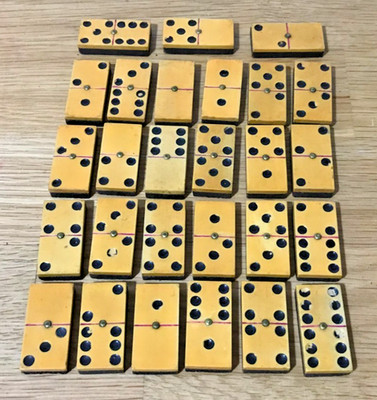 Vintage Bakelit Domino Set - 27 Teile - Messing Nieten & rote Linie - 30er Jahre