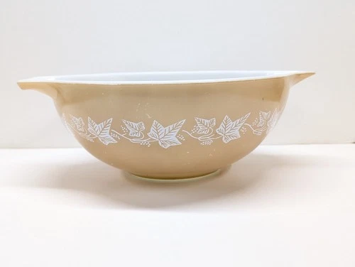 Vintage Pyrex Sandalwood Cinderella 4qt Mixing Bowl Tan Ivy Leaves 444