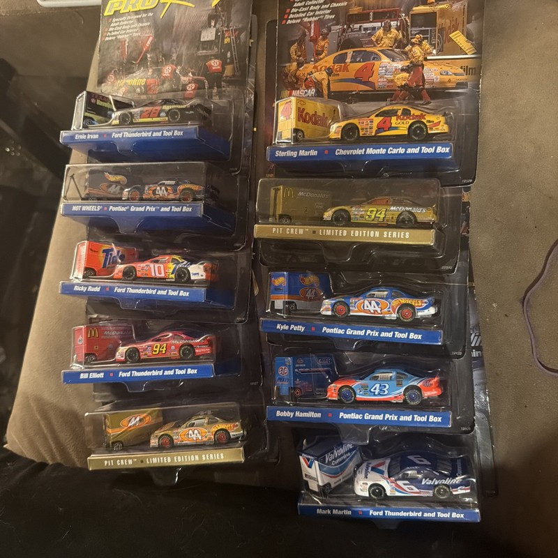1998 Hot Wheels Pro Racing Pit Crew Lot Of 10- Un Opened 🚘