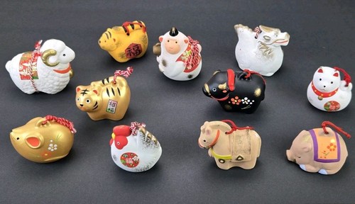 11 Stück Japanische ETO Sternzeichen Ton Ornament Figuren Dorei Keramik Glückstiere - Bild 2 von 15