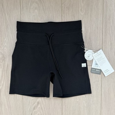 NWT Vuori Women s Daily Short Black Size Small VW3101