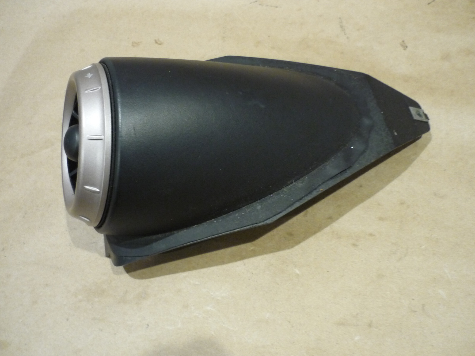 Ferrari California - Central Dash Air Vent Complete   P/N 80802200 & 81986900