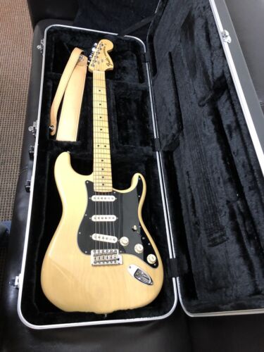 Fender FSR American Special Stratocaster Ash, one piece, incl. Case. - Picture 1 of 14