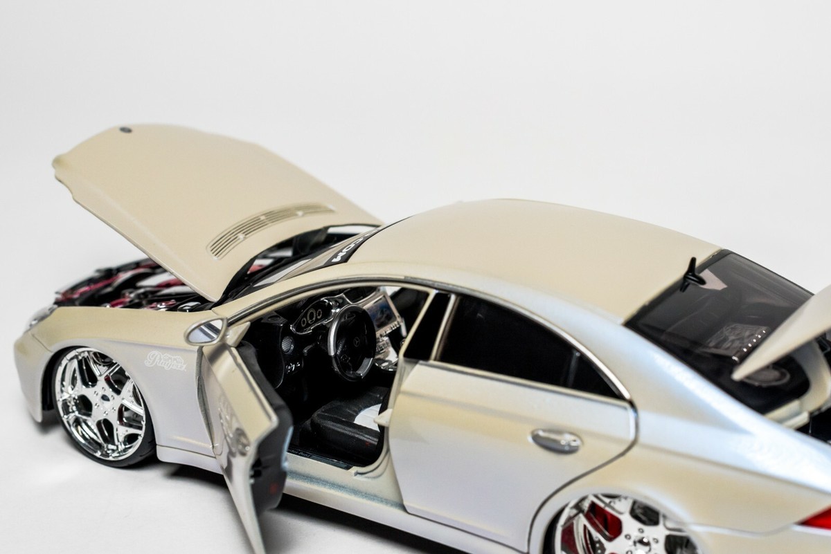 RARE Maisto Playerz Diecast Mercedes-Benz CLS-Class 1:18 NEW RARE Maisto Playerz Diecast Mercedes-Benz CLS-Class 1:18 NEW