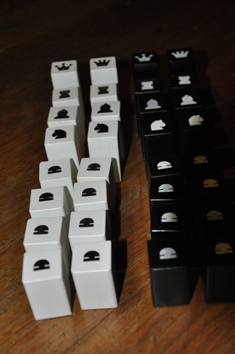JEU D'ECHECS CUBES EN BOIS - Photo 5/5