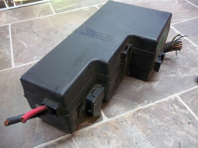 2000 2001 2002 2003 DURANGO ENGINE COMPARTMENT FUSE BOX ASSEMBLY | eBay
