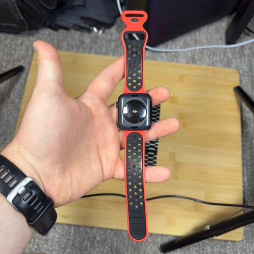 Apple Watch SE 2nd Generation - GPS - 44mm - Midnight - 97% BH - Zdjęcie 6 z 14