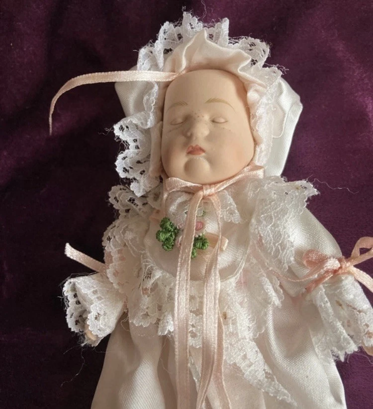 Ancienne Poupée En Porcelaine Et Son Landau - Photo 4/4