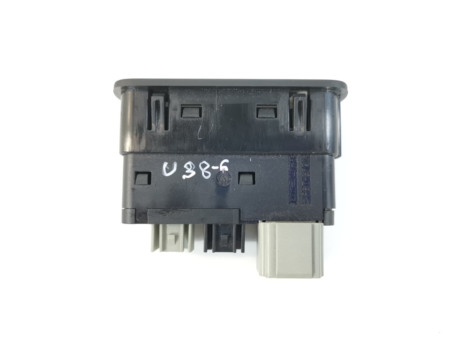 Maserati Ghibli 3.0L RWD 2017  USB Auxiliary Aux SD Port Module 670102009 OEM